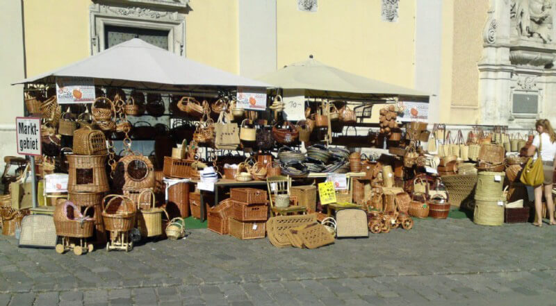 Flechtwaren-Stand